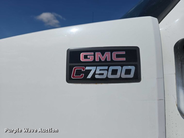 image for item DP8841 2006 GMC C7500 truck cab and chassis