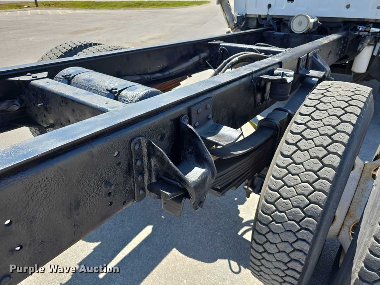 image for item DP8841 2006 GMC C7500 truck cab and chassis