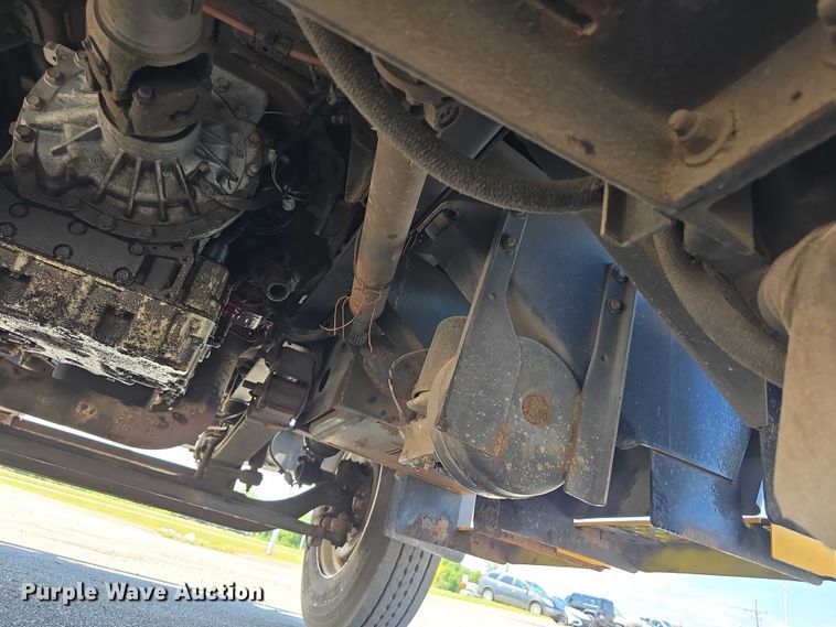 image for item DP8841 2006 GMC C7500 truck cab and chassis