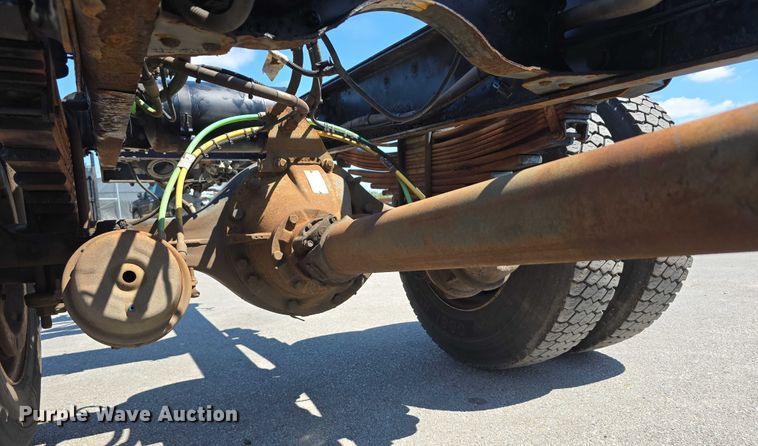 image for item DP8841 2006 GMC C7500 truck cab and chassis