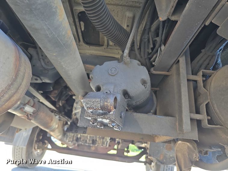 image for item DP8841 2006 GMC C7500 truck cab and chassis