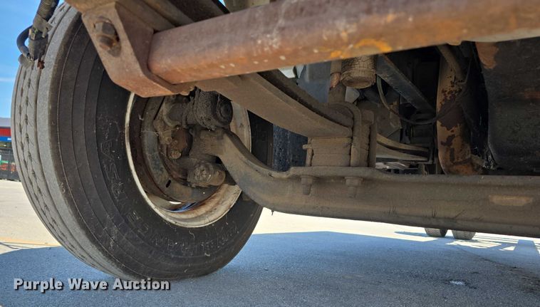 image for item DP8841 2006 GMC C7500 truck cab and chassis