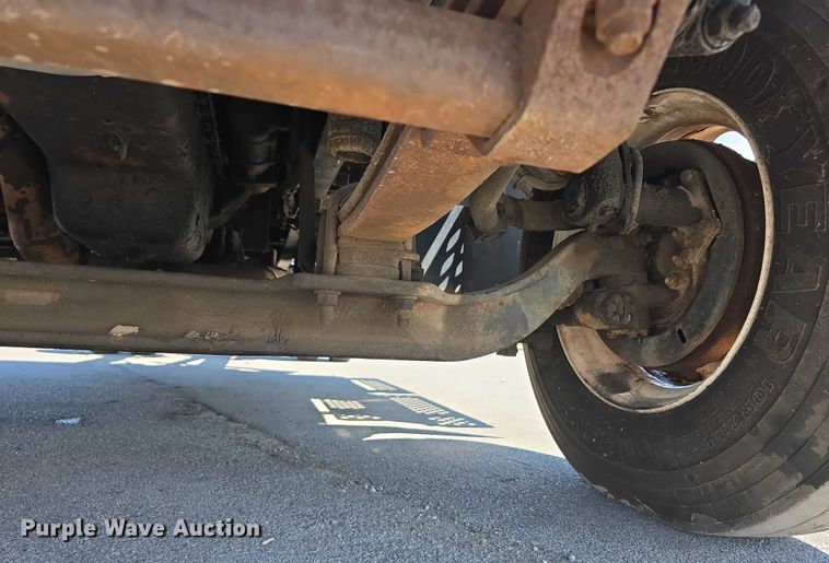 image for item DP8841 2006 GMC C7500 truck cab and chassis