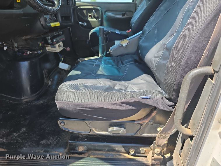 image for item DP8841 2006 GMC C7500 truck cab and chassis