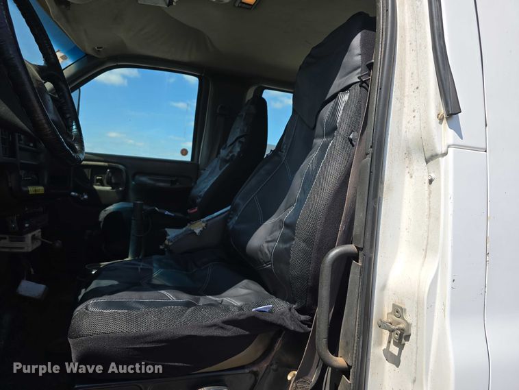 image for item DP8841 2006 GMC C7500 truck cab and chassis