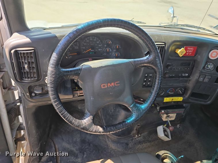 image for item DP8841 2006 GMC C7500 truck cab and chassis