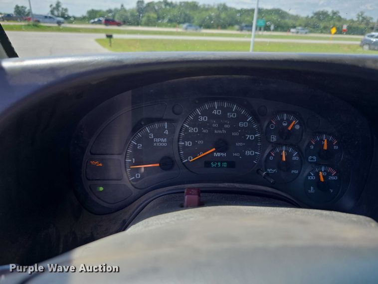 image for item DP8841 2006 GMC C7500 truck cab and chassis