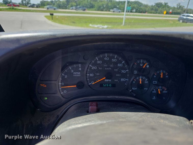 image for item DP8841 2006 GMC C7500 truck cab and chassis