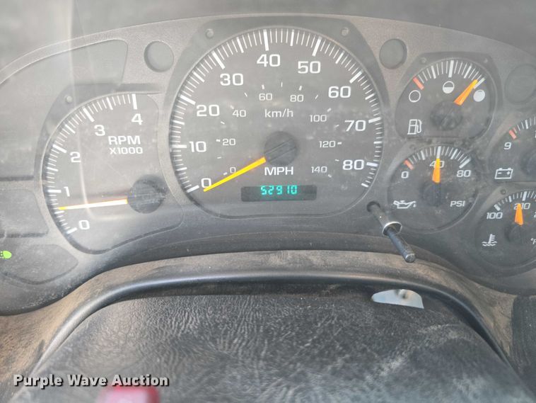 image for item DP8841 2006 GMC C7500 truck cab and chassis