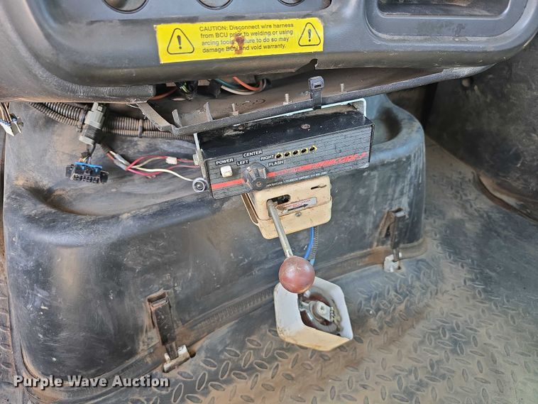 image for item DP8841 2006 GMC C7500 truck cab and chassis