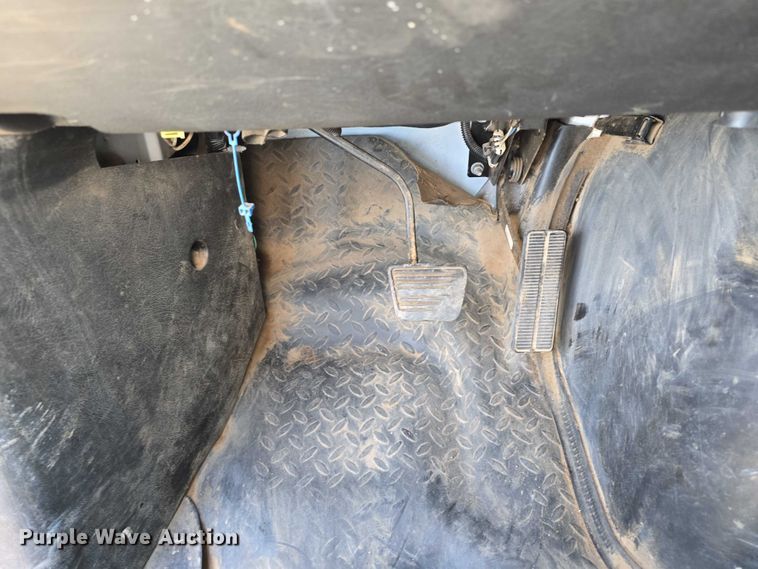 image for item DP8841 2006 GMC C7500 truck cab and chassis