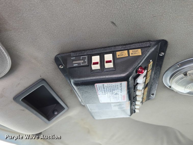 image for item DP8841 2006 GMC C7500 truck cab and chassis