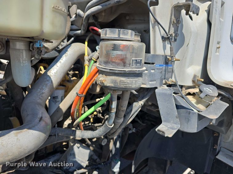 image for item DP8841 2006 GMC C7500 truck cab and chassis