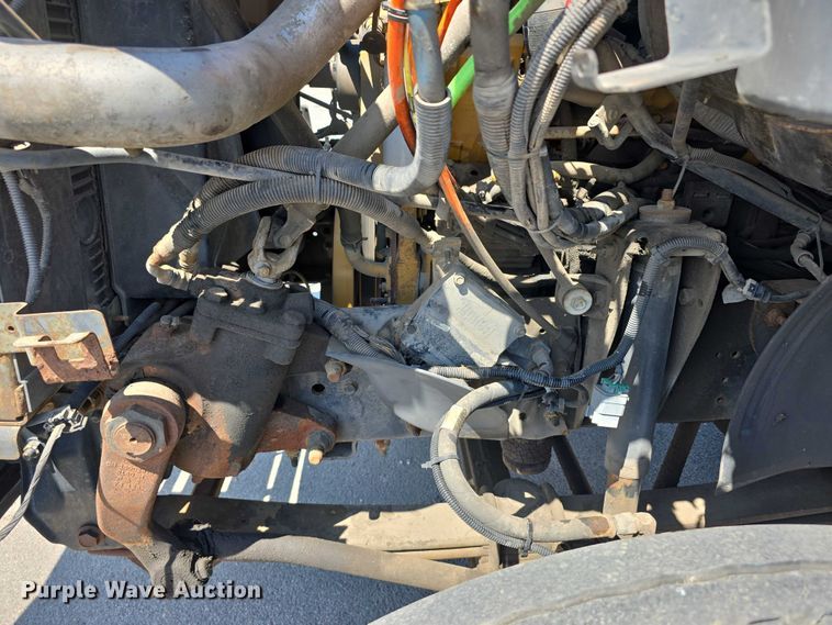 image for item DP8841 2006 GMC C7500 truck cab and chassis