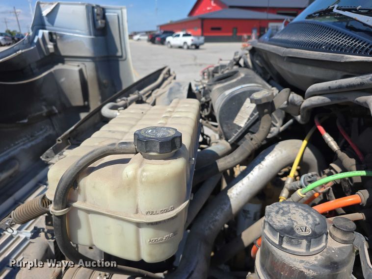 image for item DP8841 2006 GMC C7500 truck cab and chassis