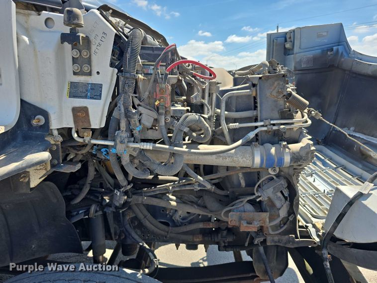 image for item DP8841 2006 GMC C7500 truck cab and chassis