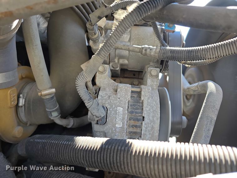 image for item DP8841 2006 GMC C7500 truck cab and chassis