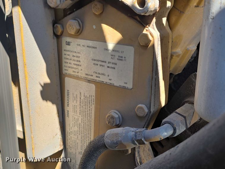 image for item DP8841 2006 GMC C7500 truck cab and chassis