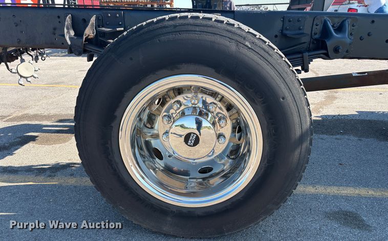 image for item DP8841 2006 GMC C7500 truck cab and chassis