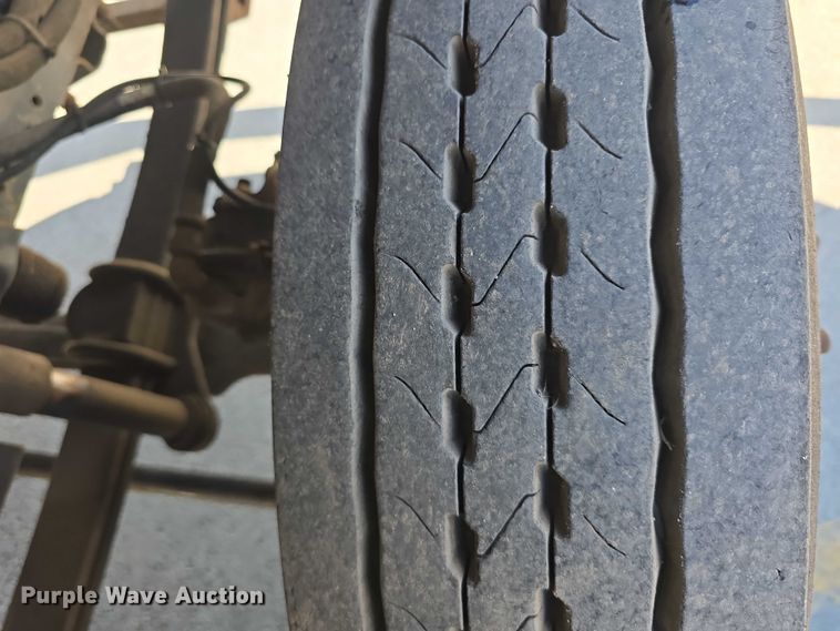 image for item DP8841 2006 GMC C7500 truck cab and chassis