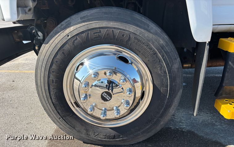 image for item DP8841 2006 GMC C7500 truck cab and chassis