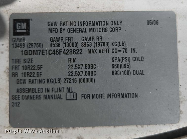 image for item DP8841 2006 GMC C7500 truck cab and chassis