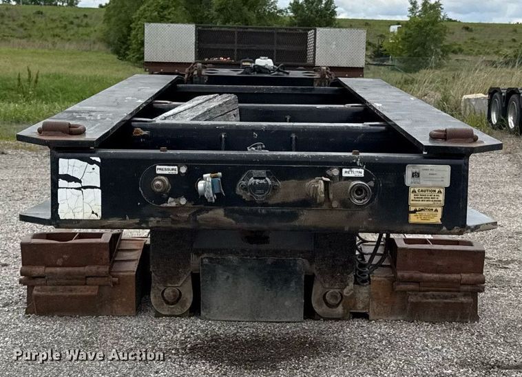 image for item DR2810 2006 Trail King lowboy equipment trailer