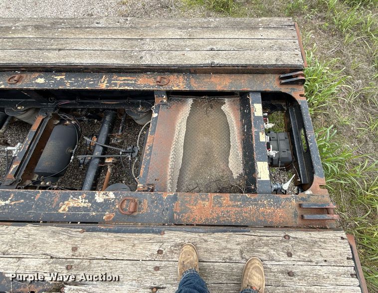 image for item DR2810 2006 Trail King lowboy equipment trailer