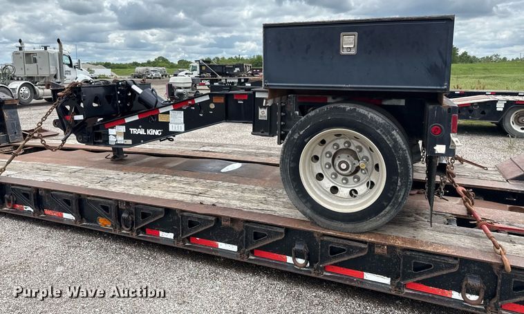 image for item DR2810 2006 Trail King lowboy equipment trailer