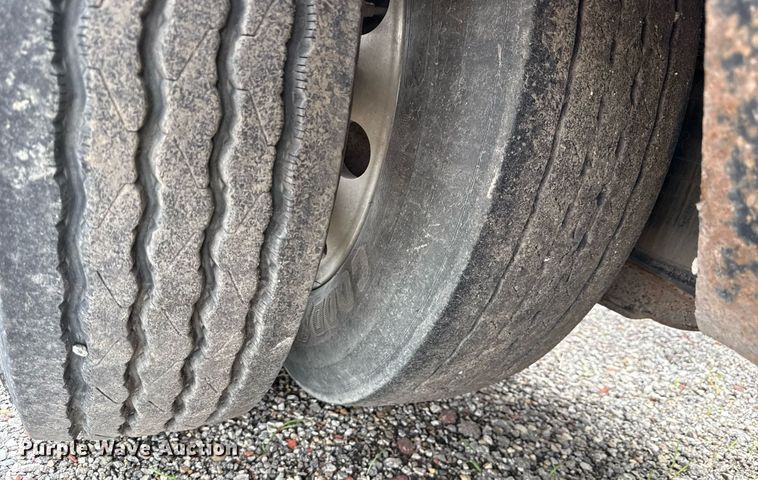 image for item DR2810 2006 Trail King lowboy equipment trailer