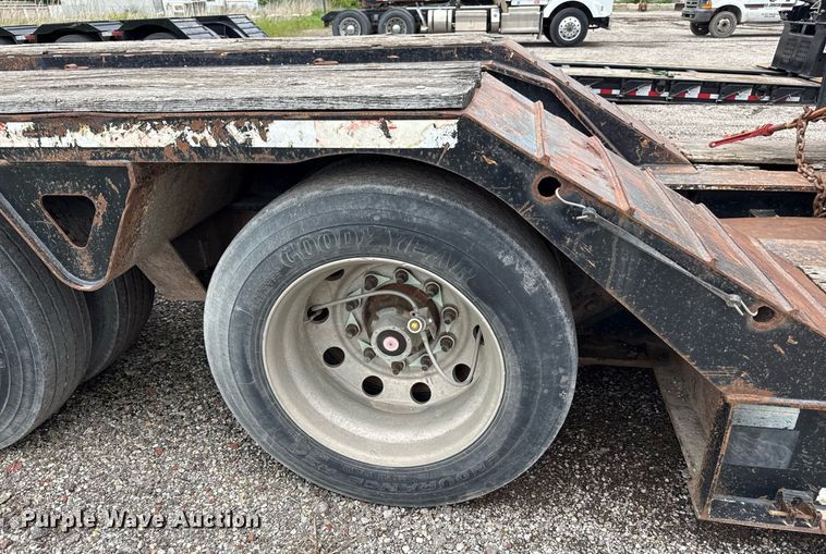 image for item DR2810 2006 Trail King lowboy equipment trailer