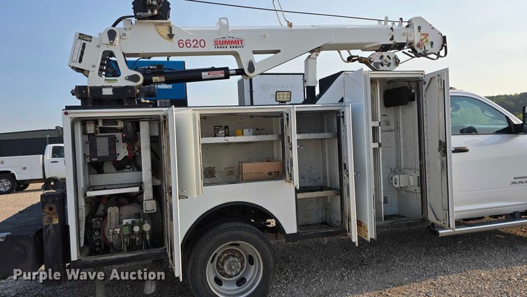 image for item DR3956 2021 Dodge Ram 5500 utility / service truck