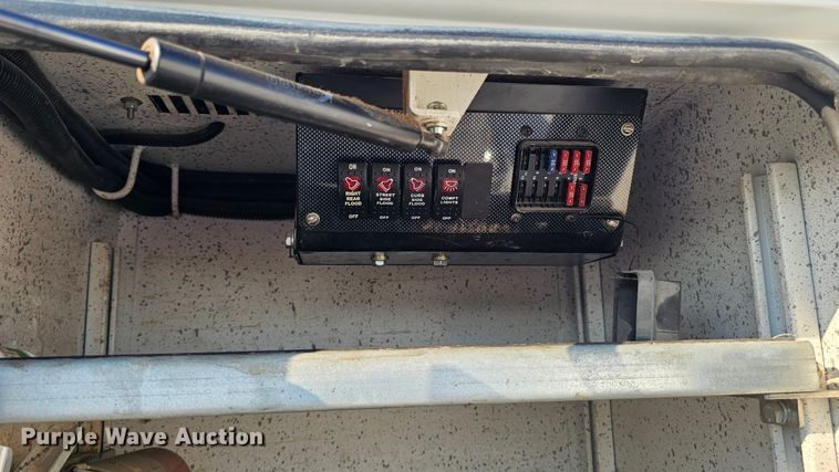 image for item DR3957 2014 Ford F550 Super Duty utility / service truck