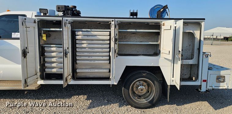 image for item DR3957 2014 Ford F550 Super Duty utility / service truck