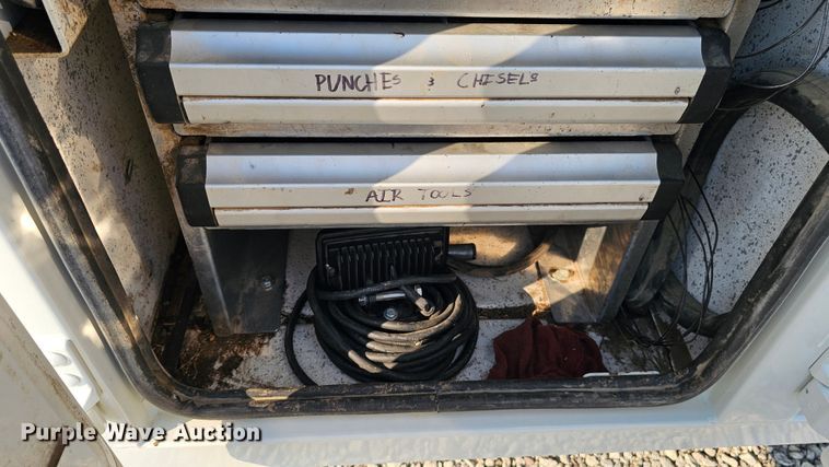 image for item DR3957 2014 Ford F550 Super Duty utility / service truck