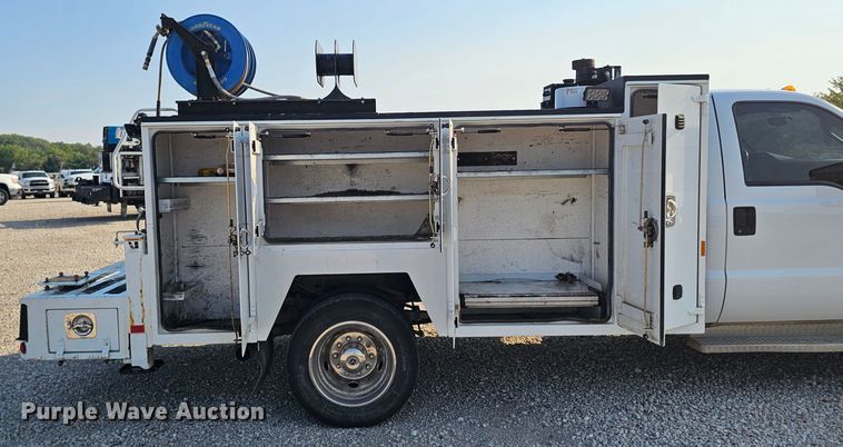 image for item DR3957 2014 Ford F550 Super Duty utility / service truck