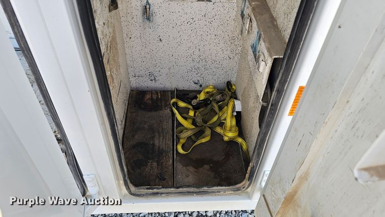 image for item DR3957 2014 Ford F550 Super Duty utility / service truck