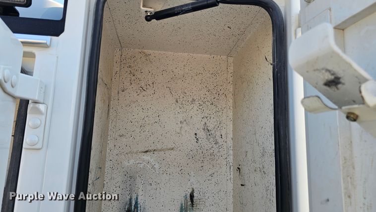 image for item DR3957 2014 Ford F550 Super Duty utility / service truck