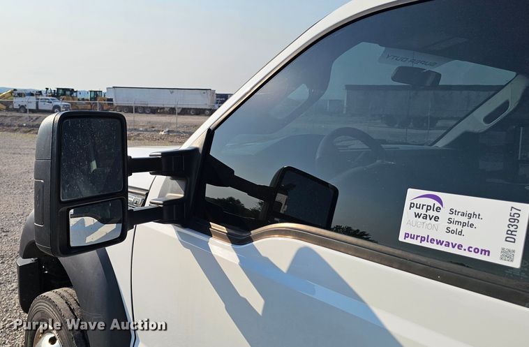 image for item DR3957 2014 Ford F550 Super Duty utility / service truck