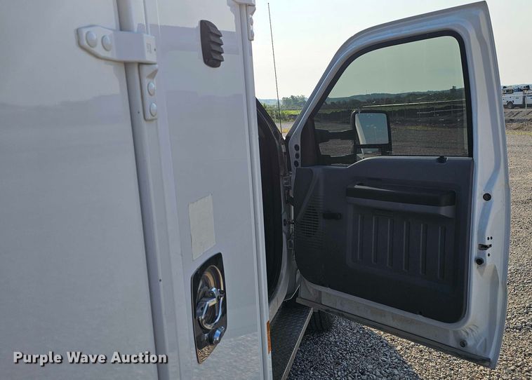 image for item DR3957 2014 Ford F550 Super Duty utility / service truck