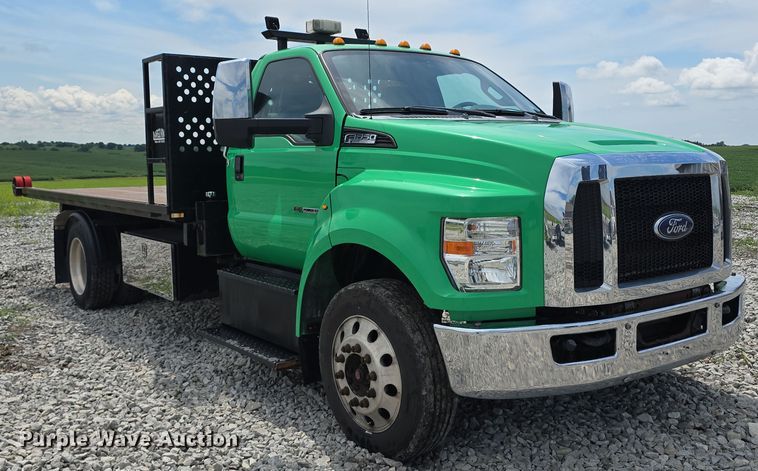 image for item DR3959 2016 Ford F650 Super Duty rollback truck
