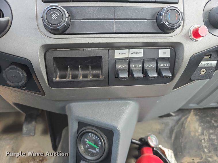 image for item DR3959 2016 Ford F650 Super Duty rollback truck