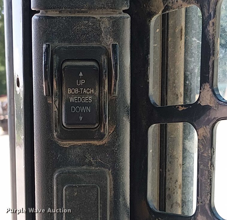 image for item DS3863 2015 Bobcat T650 tracked skid steer loader