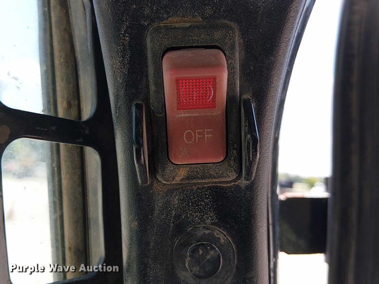 image for item DS3863 2015 Bobcat T650 tracked skid steer loader