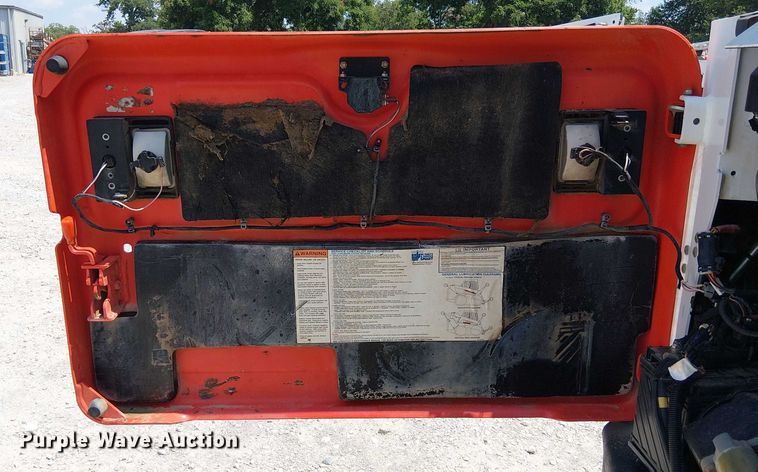 image for item DS3863 2015 Bobcat T650 tracked skid steer loader