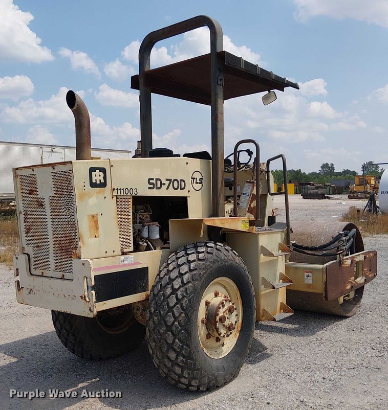 image for item DS3864 Ingersoll Rand SD70D single drum vibratory roller