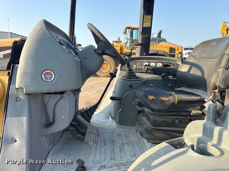 image for item DS3865 2006 Caterpillar 420D backhoe