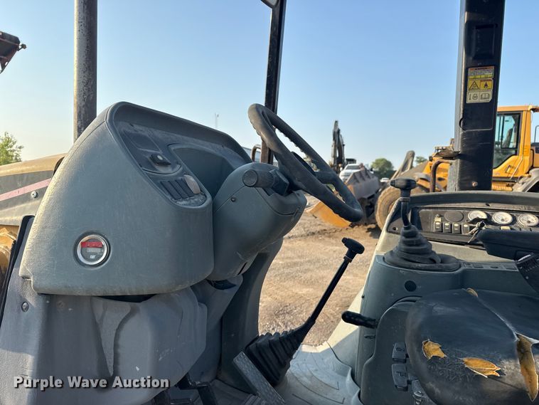 image for item DS3865 2006 Caterpillar 420D backhoe