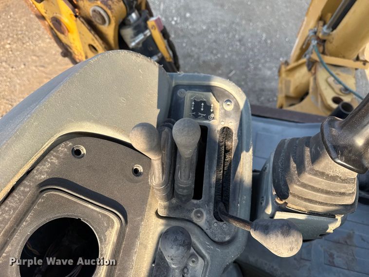 image for item DS3865 2006 Caterpillar 420D backhoe