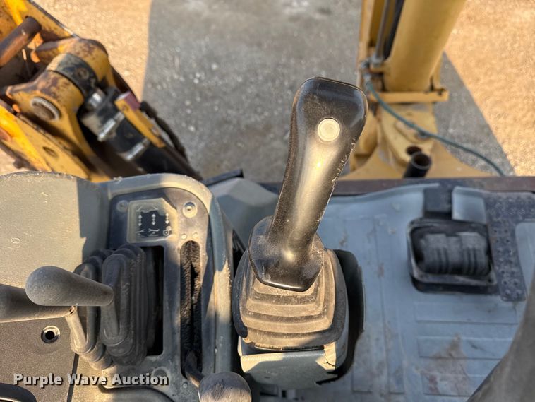 image for item DS3865 2006 Caterpillar 420D backhoe